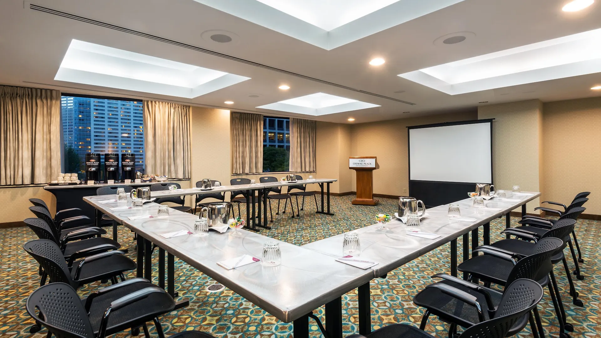 Crowne Plaza Seattle Newly Renovated With No Resort Fee 4*,  United States