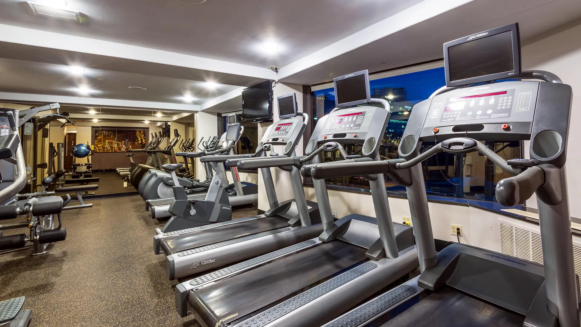 Crowne Plaza Seattle Newly Renovated With No Resort Fee
