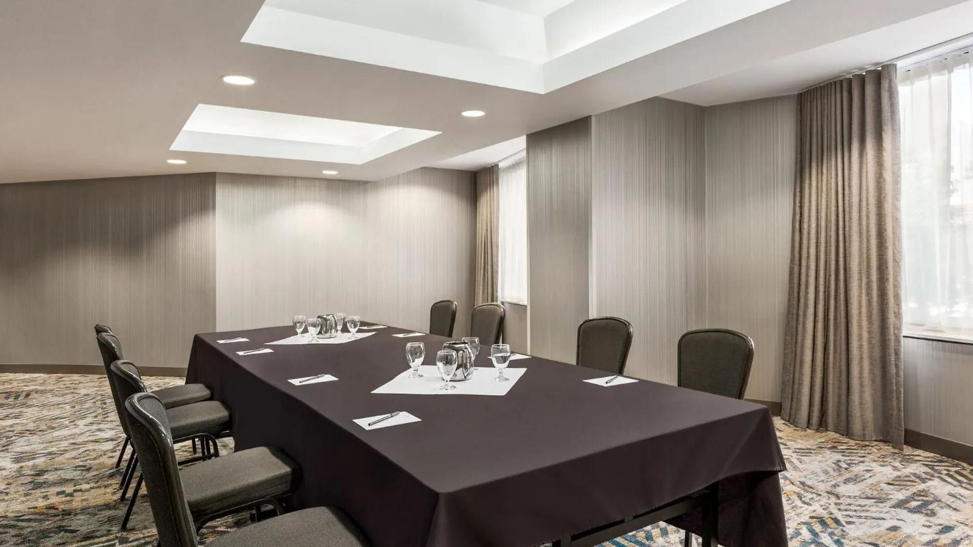 Crowne Plaza Seattle Newly Renovated With No Resort Fee Hotel