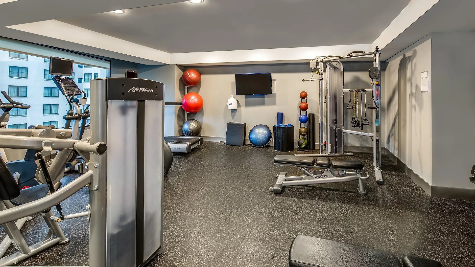 Crowne Plaza Seattle Newly Renovated With No Resort Fee