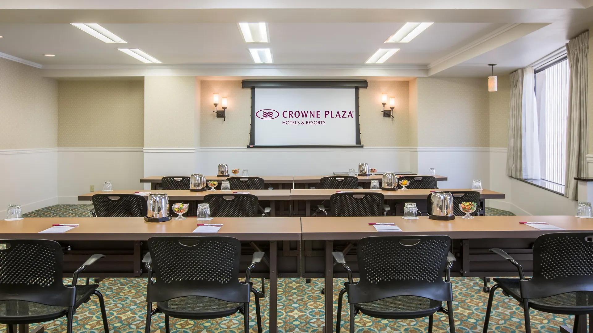 Crowne Plaza Seattle Newly Renovated With No Resort Fee 4*,  Verenigde Staten