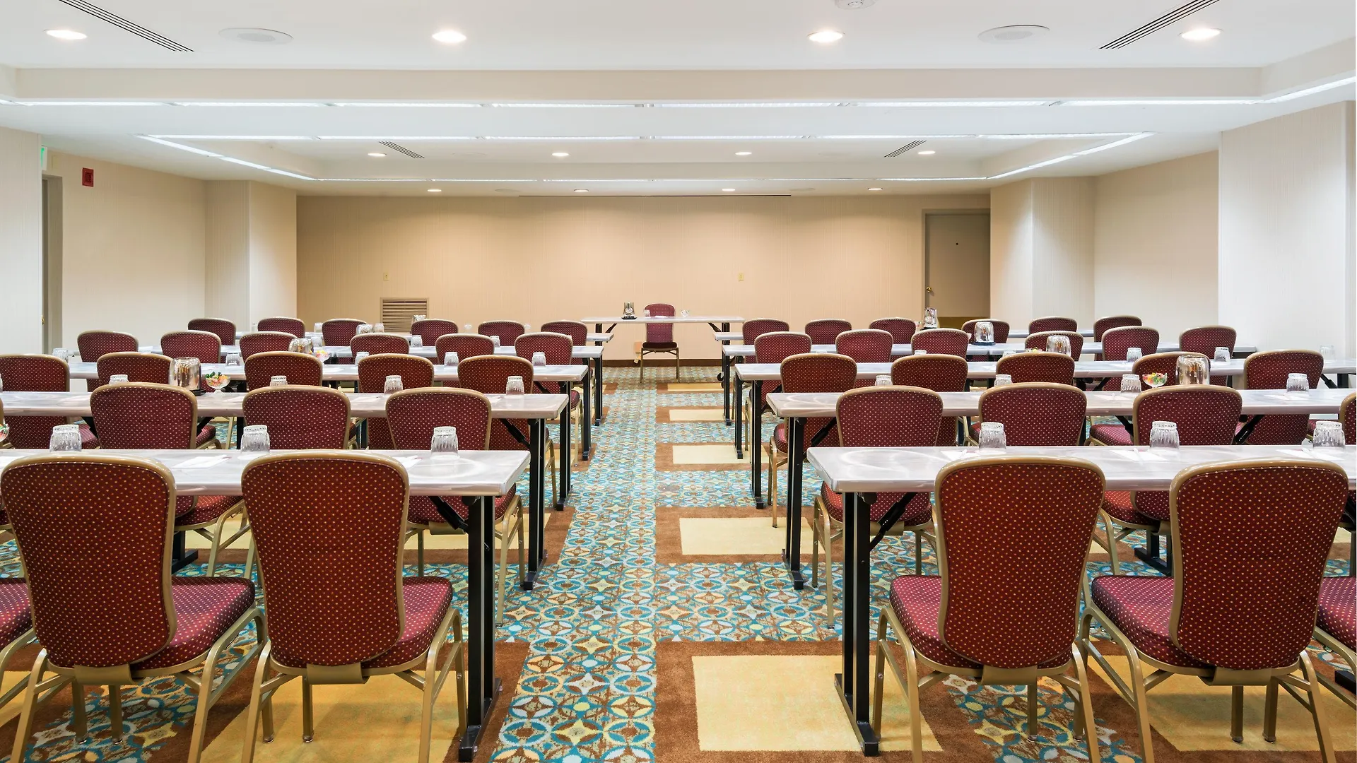 Hotel Crowne Plaza Seattle Newly Renovated With No Resort Fee