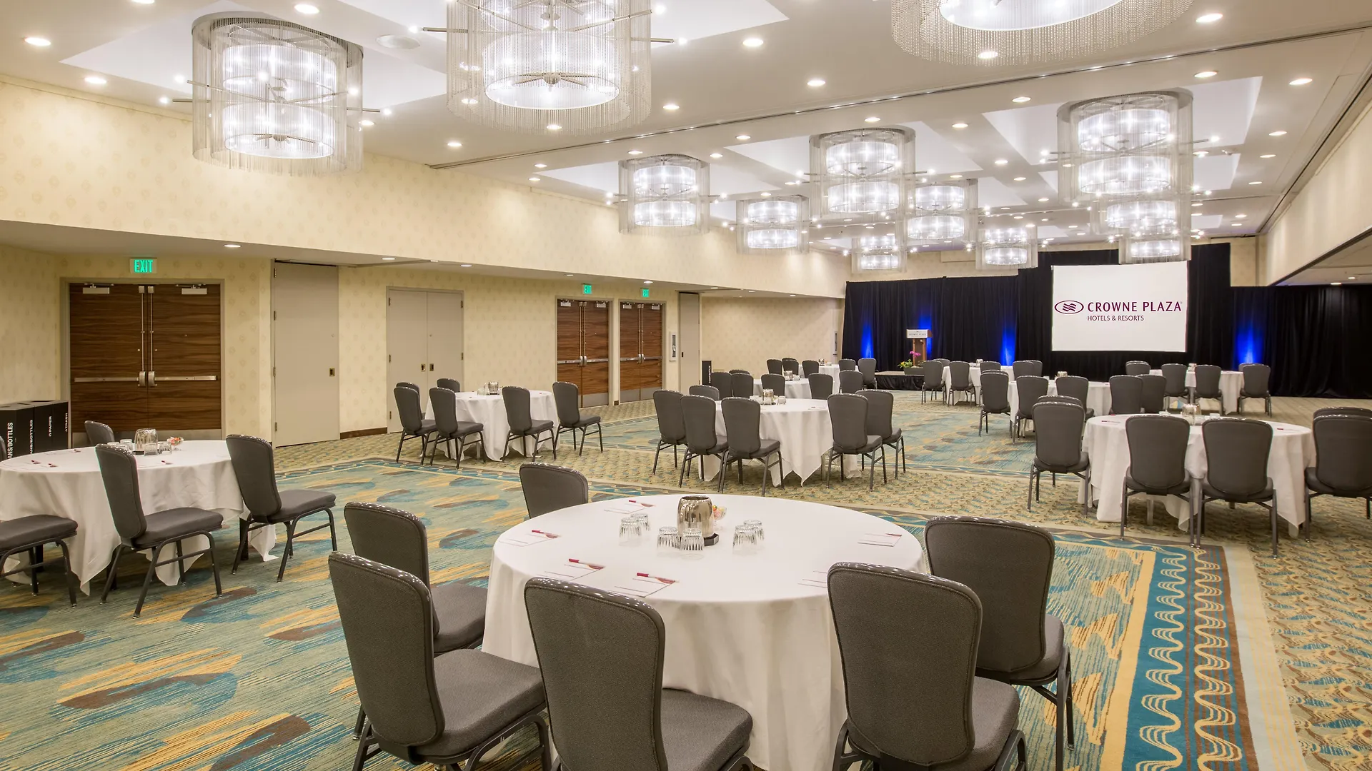 Crowne Plaza Seattle Newly Renovated With No Resort Fee