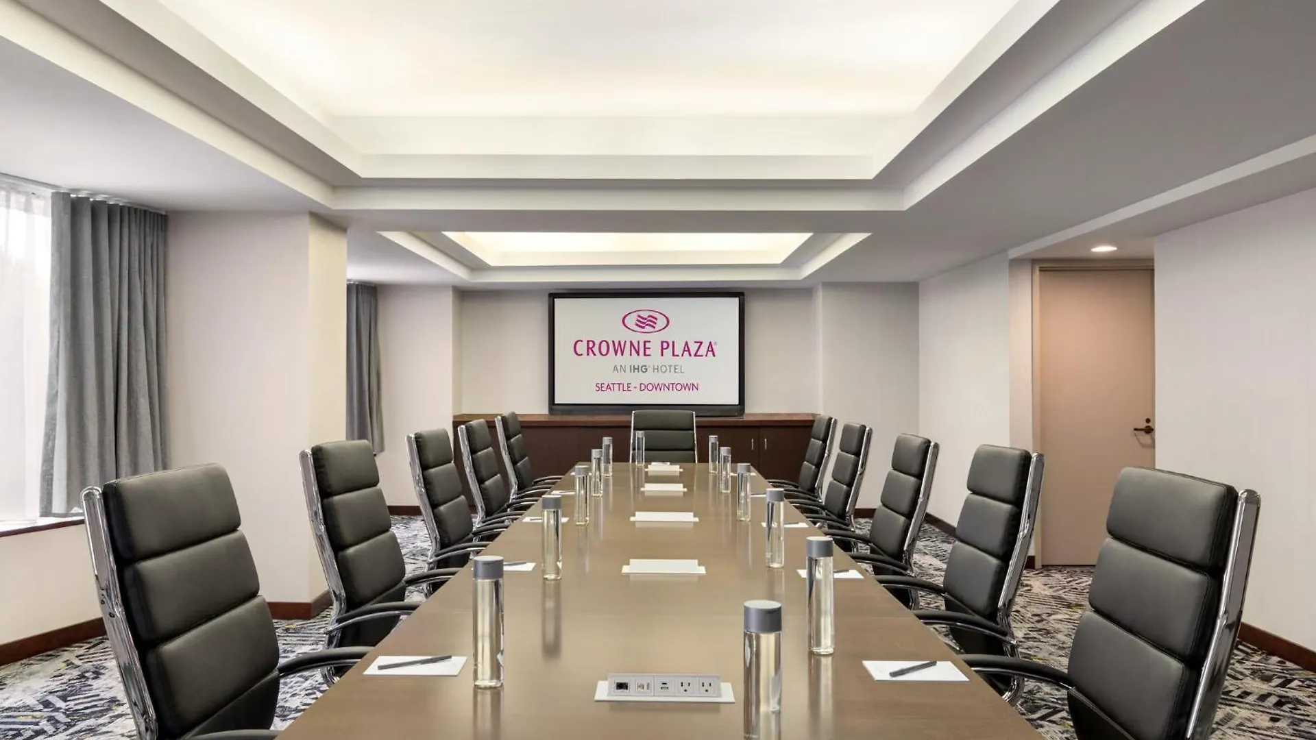 Crowne Plaza Seattle Newly Renovated With No Resort Fee