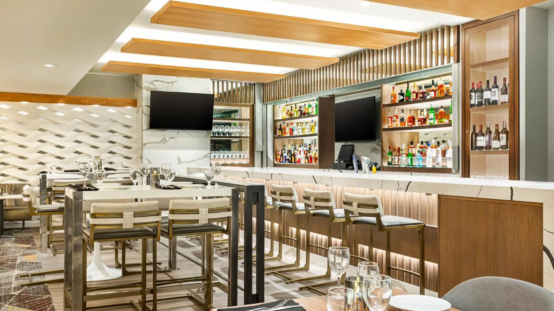 Hotel Crowne Plaza Seattle Newly Renovated With No Resort Fee