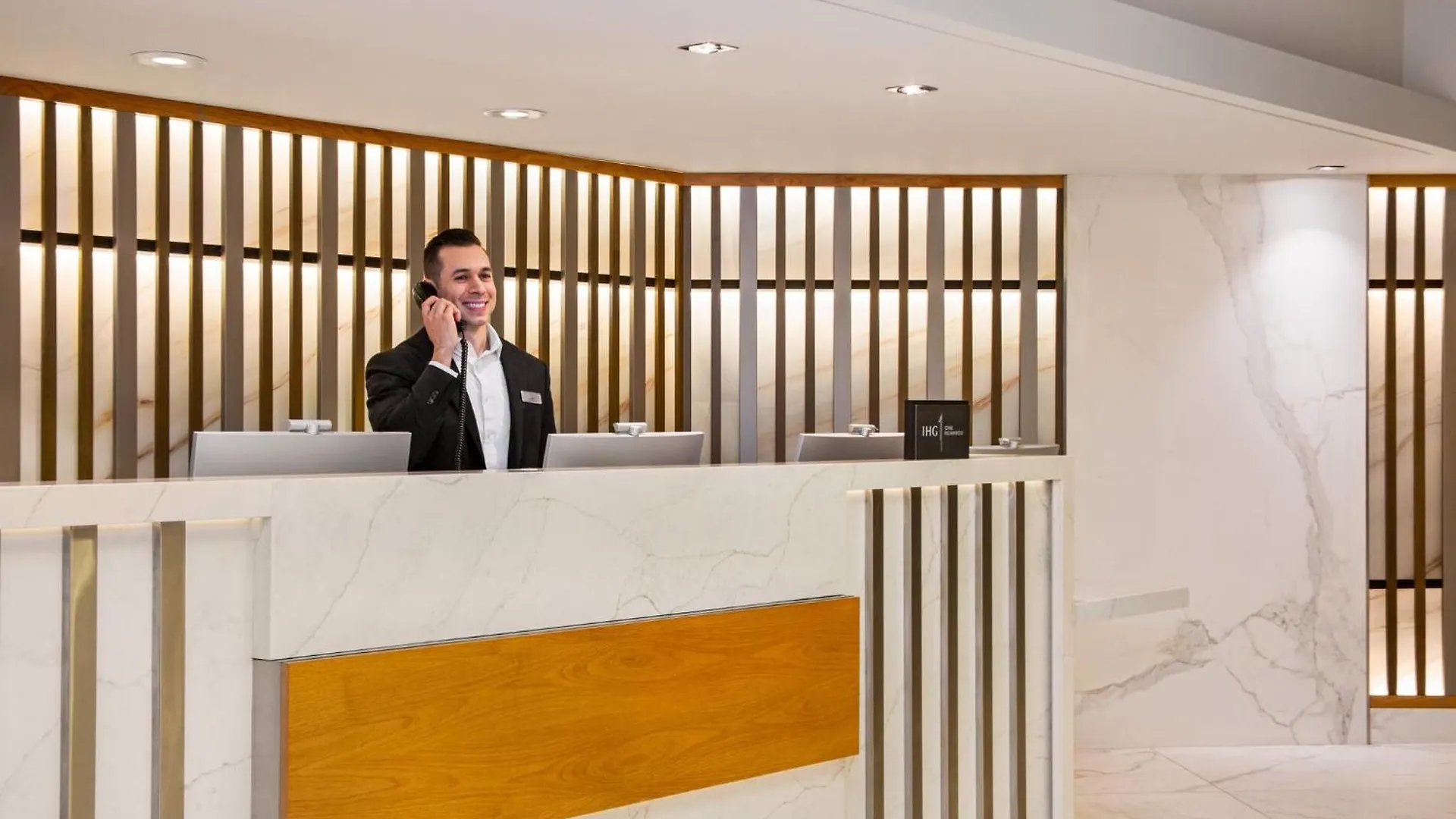 Hotel Crowne Plaza Seattle Newly Renovated With No Resort Fee
